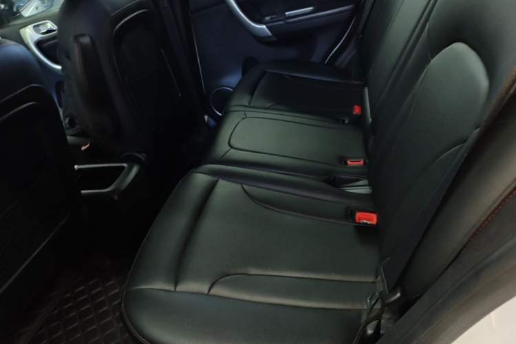 Used Haval H6 2016 Upgraded Model 1.5T Manual Two-Wheel Drive Elite Version Left Rear Seat