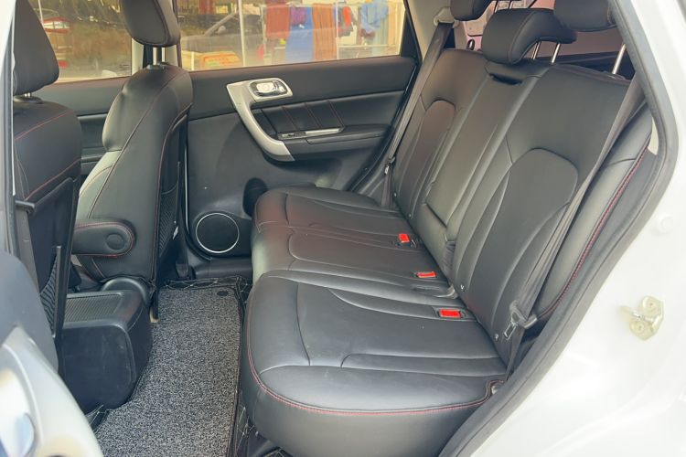 Used Haval H6 2016 Upgraded Model 1.5T Manual Two-Wheel Drive Urban Version Left Rear Seat