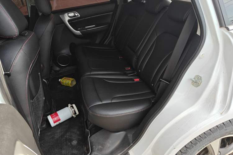 Used Haval H6 2016 Upgraded Model 1.5T Manual Two-Wheel Drive Elite Version Left Rear Seat