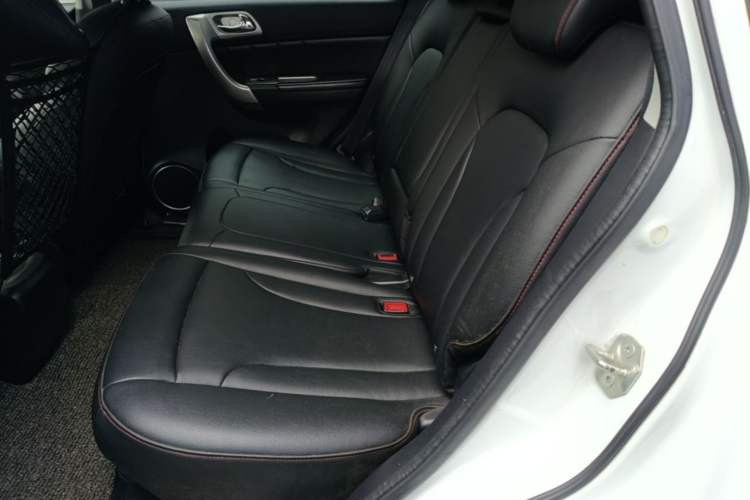 Used Haval H6 2016 Upgraded Model 1.5T Manual Two-Wheel Drive Elite Version Left Rear Seat
