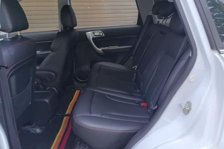Used Haval H6 2016 Upgraded Model 1.5T Manual Two-Wheel Drive Elite Version Left Rear Seat