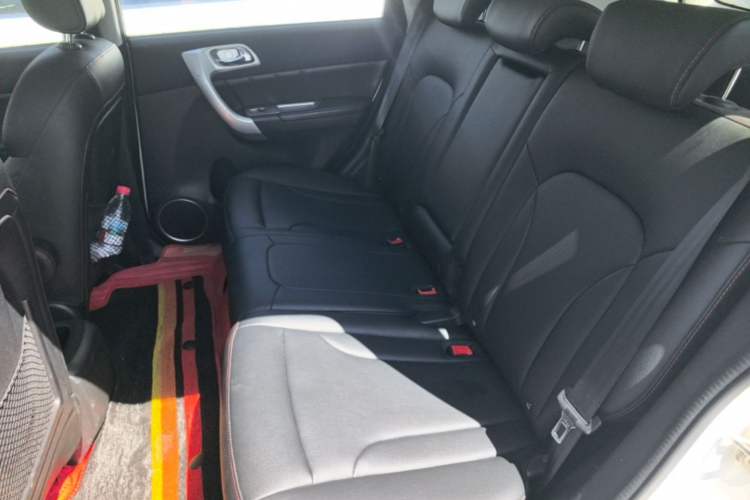 Used Haval H6 2016 Upgraded Model 1.5T Manual Two-Wheel Drive Elite Version Left Rear Seat