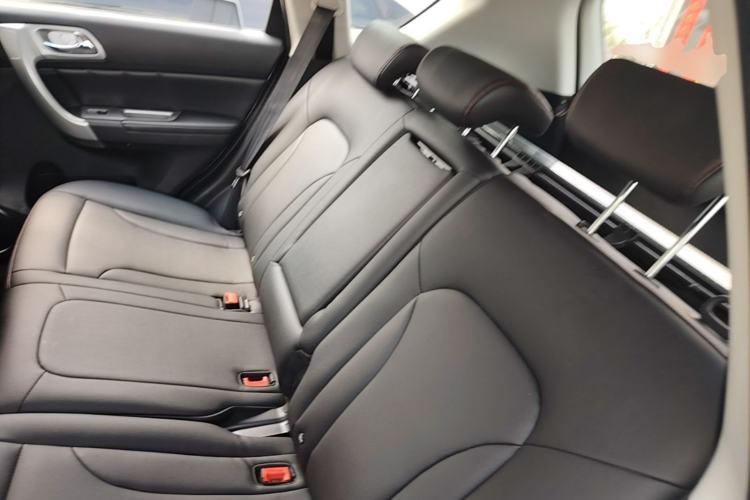 Used Haval H6 2016 Upgraded Model 1.5T Automatic Two-Wheel Drive Elite Version Left Rear Seat