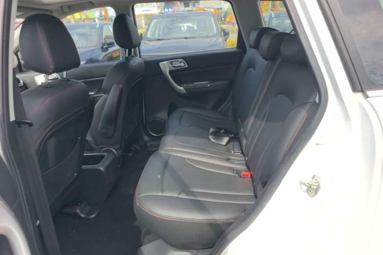 Used Haval H6 2016 Upgraded Model 1.5T Manual Two-Wheel Drive Elite Version Left Rear Seat