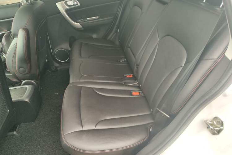 Used Haval H6 2016 Upgraded Model 1.5T Manual Two-Wheel Drive Urban Version Left Rear Seat