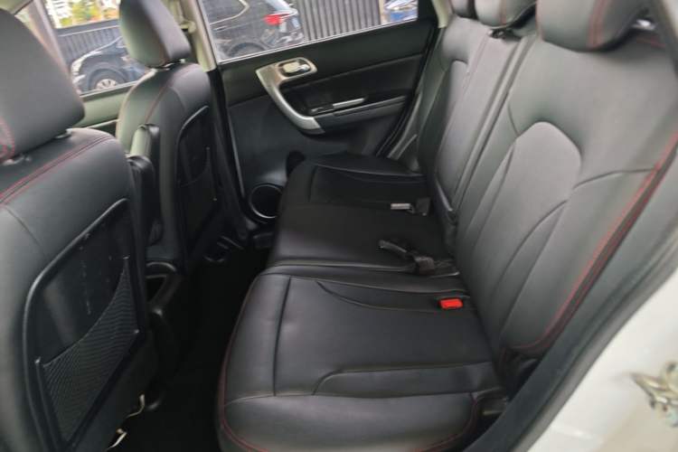 Used Haval H6 2016 Upgraded Model 1.5T Manual Two-Wheel Drive Value Edition Left Rear Seat