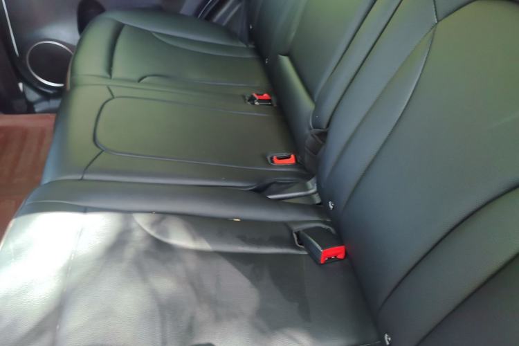 Used Haval H6 2016 Upgraded Model 1.5T Manual Two-Wheel Drive Elite Version Left Rear Seat