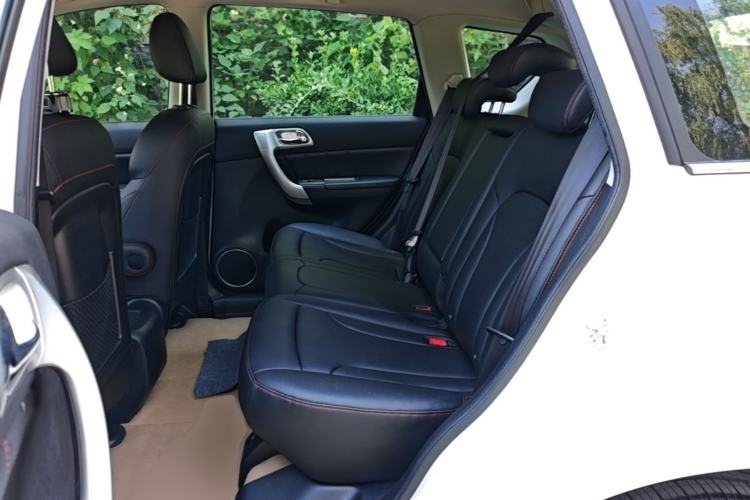 Used Haval H6 2016 Upgraded Model 1.5T Manual Two-Wheel Drive Urban Version Left Rear Seat