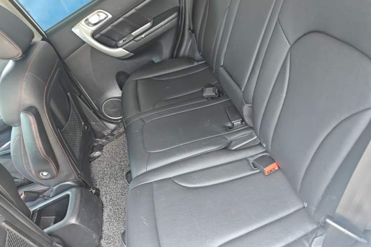 Used Haval H6 2016 Upgraded Model 1.5T Manual Two-Wheel Drive Urban Version Left Rear Seat