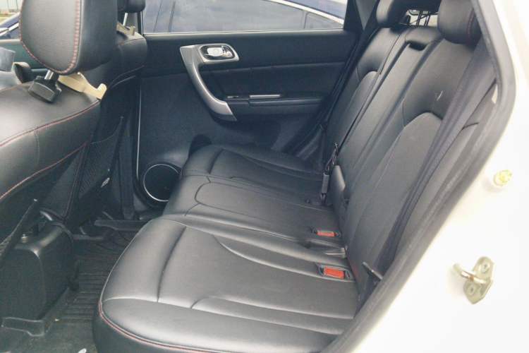 Used Haval H6 2016 Upgraded Model 1.5T Manual Two-Wheel Drive Elite Version Left Rear Seat