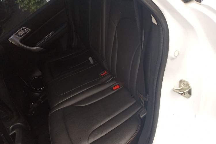 Used Haval H6 2016 Upgraded Model 1.5T Automatic Two-Wheel Drive Elite Version Left Rear Seat