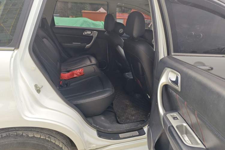 Used Haval H6 2016 Upgraded Model 1.5T Manual Two-Wheel Drive Elite Version Left Rear Seat