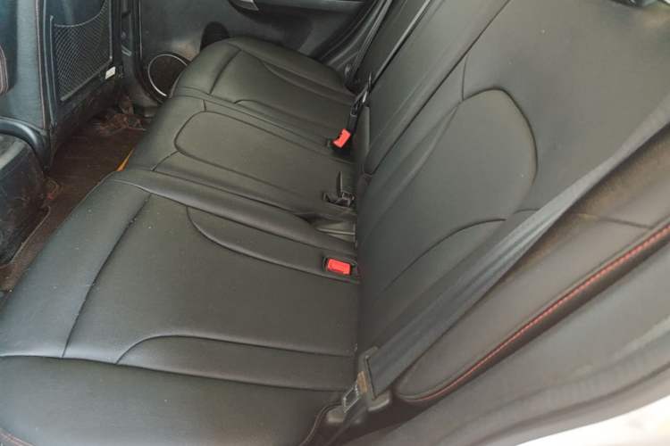 Used Haval H6 2016 Upgraded Model 1.5T Manual Two-Wheel Drive Elite Version Left Rear Seat