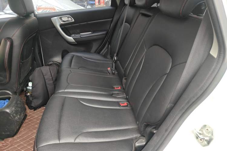 Used Haval H6 2016 Upgraded Model 1.5T Manual Two-Wheel Drive Elite Version Left Rear Seat