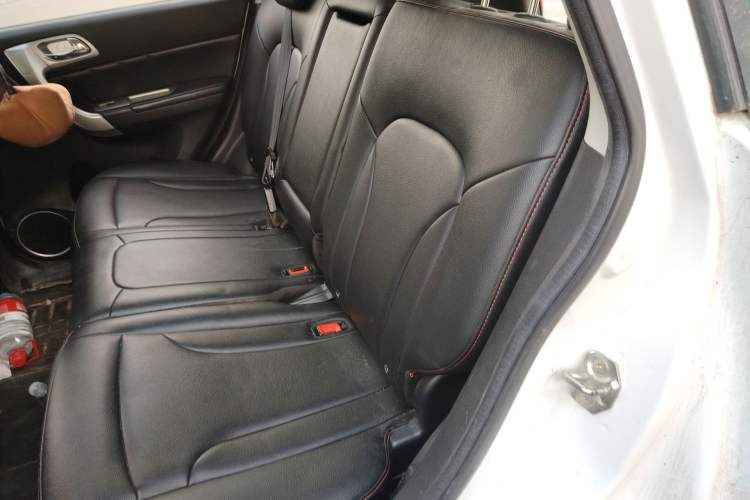 Used Haval H6 2016 Upgraded Model 1.5T Automatic Two-Wheel Drive Elite Version Left Rear Seat
