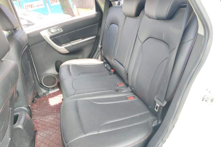 Used Haval H6 2016 Upgraded Model 1.5T Manual Two-Wheel Drive Elite Version Left Rear Seat