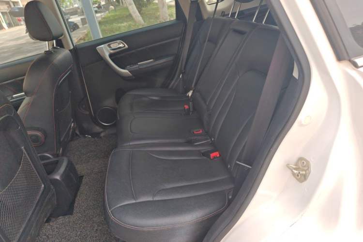 Used Haval H6 2016 Upgraded Model 1.5T Manual Two-Wheel Drive Elite Version Left Rear Seat