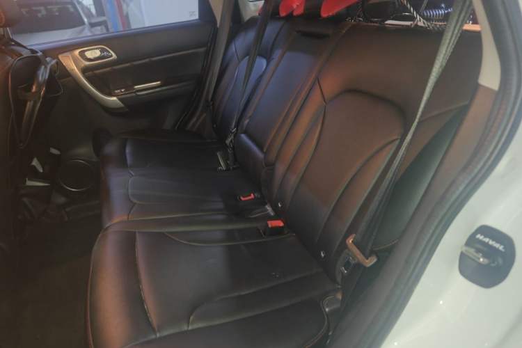 Used Haval H6 2016 Upgraded Model 1.5T Manual Two-Wheel Drive Elite Version Left Rear Seat