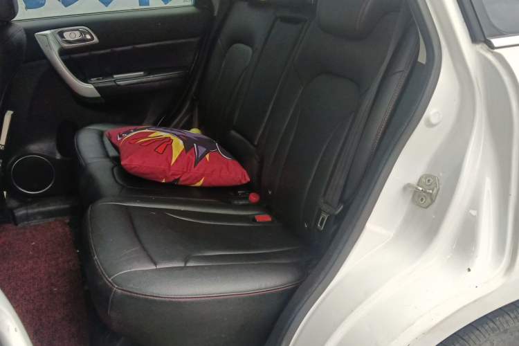 Used Haval H6 2016 Upgraded Model 1.5T Manual Two-Wheel Drive Elite Version Left Rear Seat