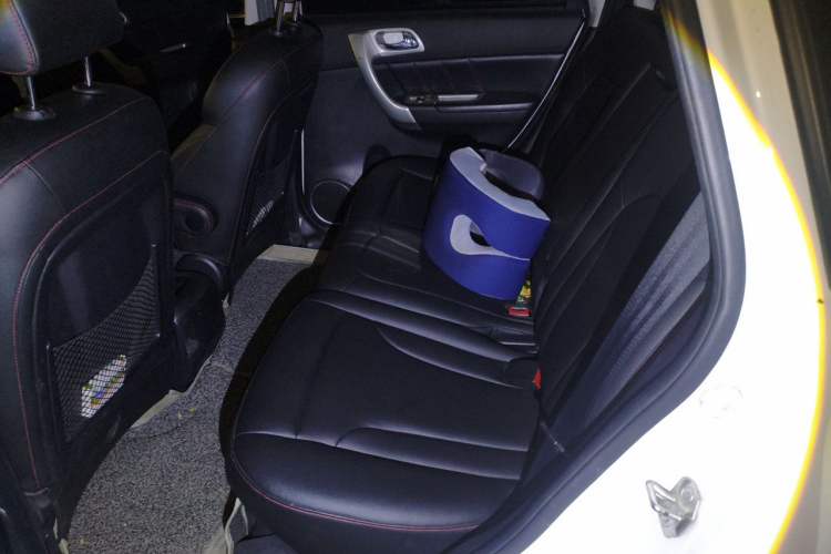 Used Haval H6 2016 Upgraded Model 1.5T Manual Two-Wheel Drive Elite Version Left Rear Seat