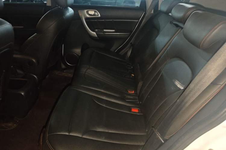 Used Haval H6 2016 Upgraded Model 1.5T Manual Two-Wheel Drive Elite Version Left Rear Seat