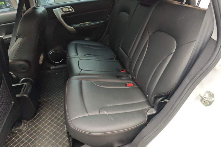 Used Haval H6 2016 Upgraded Model 1.5T Automatic Two-Wheel Drive Elite Version Left Rear Seat