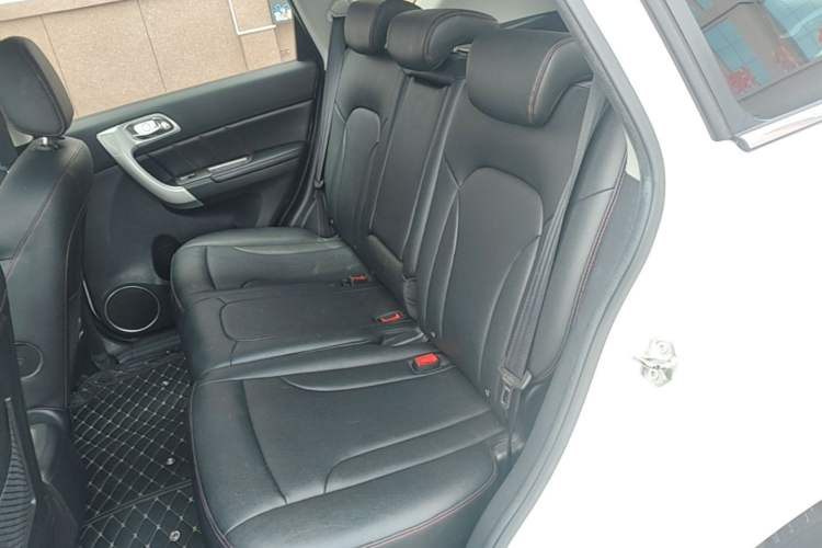 Used Haval H6 2016 Upgraded Model 1.5T Automatic Two-Wheel Drive Elite Version Left Rear Seat