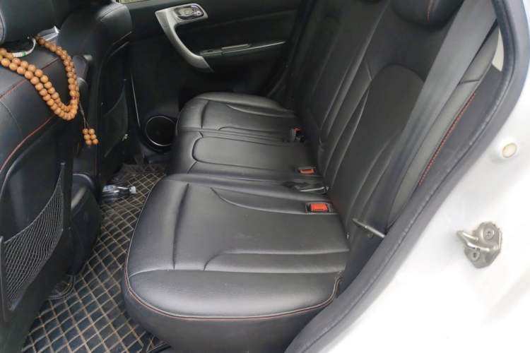 Used Haval H6 2016 Upgraded Model 1.5T Manual Two-Wheel Drive Elite Version Left Rear Seat