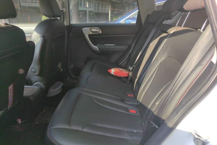 Used Haval H6 2016 Upgraded Model 1.5T Manual Two-Wheel Drive Elite Version Left Rear Seat