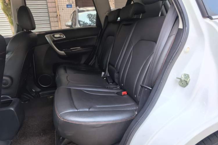 Used Haval H6 2016 Upgraded Model 1.5T Manual Two-Wheel Drive Elite Version Left Rear Seat