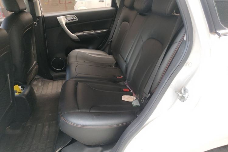 Used Haval H6 2016 Upgraded Model 1.5T Manual Two-Wheel Drive Elite Version Left Rear Seat