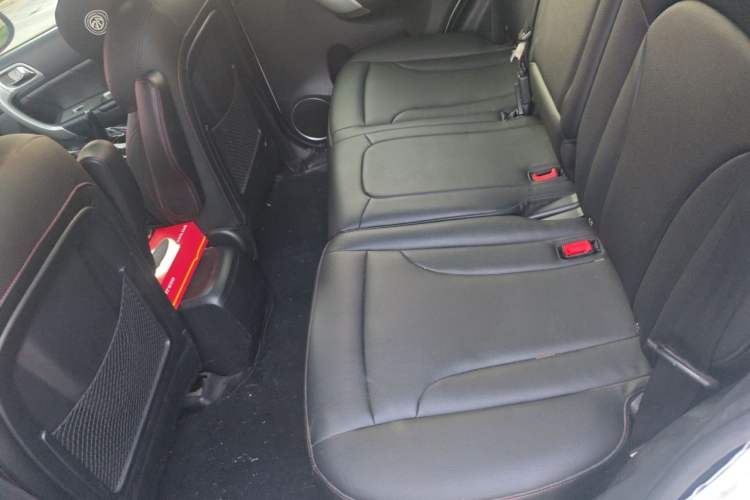 Used Haval H6 2016 Upgraded Model 1.5T Automatic Two-Wheel Drive Elite Version Left Rear Seat