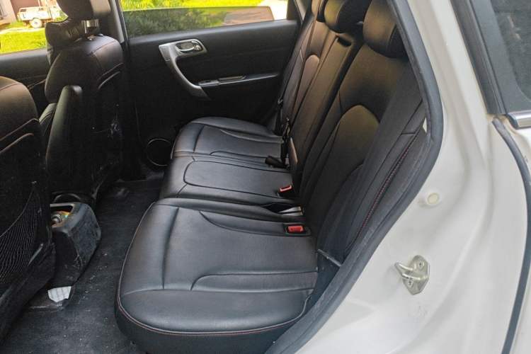 Used Haval H6 2016 Upgraded Model 1.5T Manual Two-Wheel Drive Elite Version Left Rear Seat
