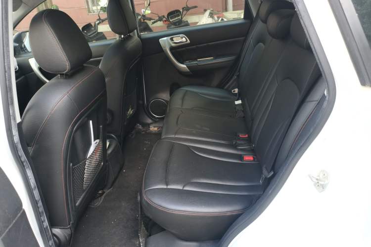 Used Haval H6 2016 Upgraded Model 1.5T Manual Two-Wheel Drive Elite Version Left Rear Seat