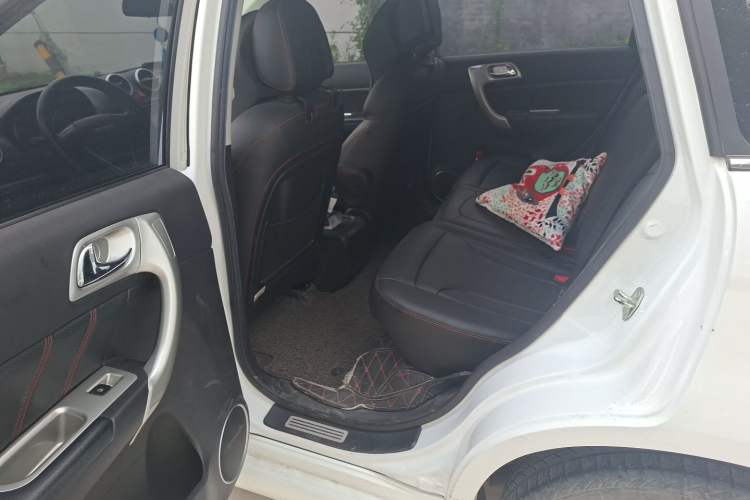 Used Haval H6 2016 Upgraded Model 1.5T Manual Two-Wheel Drive Urban Version Left Rear Seat