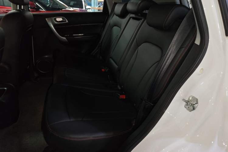 Used Haval H6 2016 Upgraded Model 1.5T Automatic Two-Wheel Drive Elite Version Left Rear Seat