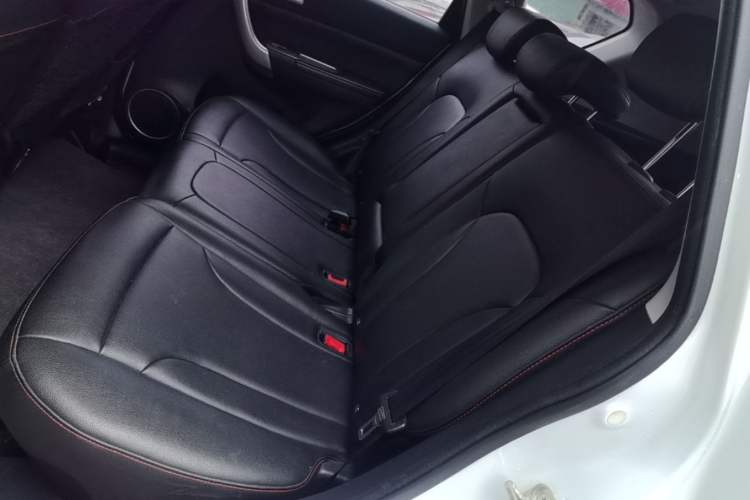 Used Haval H6 2016 Upgraded Model 1.5T Automatic Two-Wheel Drive Elite Version Left Rear Seat