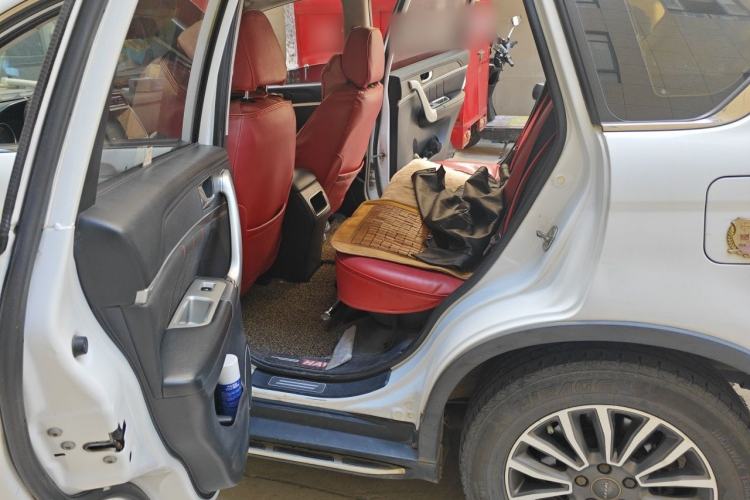 Used Haval H6 2016 Upgraded Model 1.5T Automatic Two-Wheel Drive Elite Version Left Rear Seat