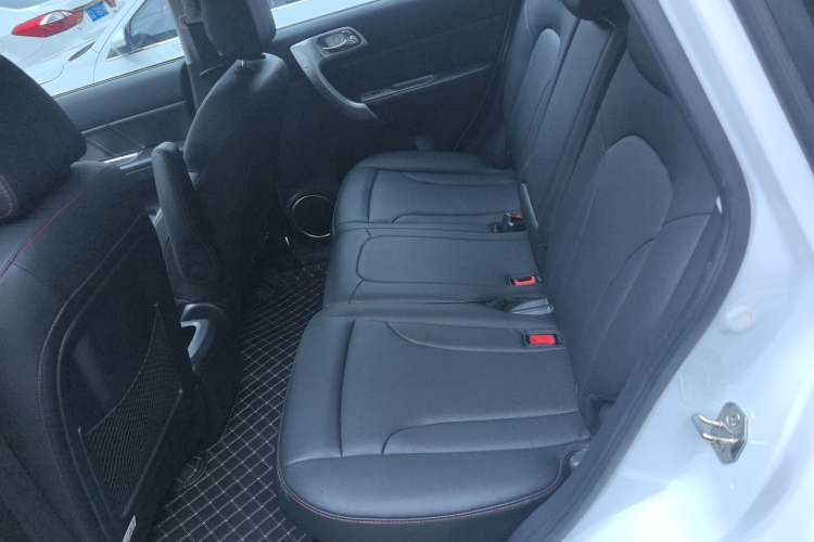 Used Haval H6 2016 Upgraded Model 1.5T Automatic Two-Wheel Drive Elite Version Left Rear Seat