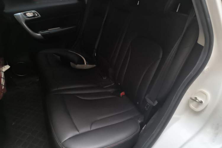 Used Haval H6 2016 Upgraded Model 1.5T Manual Two-Wheel Drive Elite Version Left Rear Seat