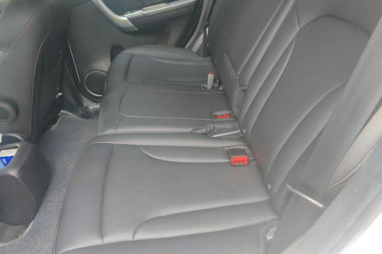Used Haval H6 2016 Upgraded Model 1.5T Automatic Two-Wheel Drive Elite Version Left Rear Seat