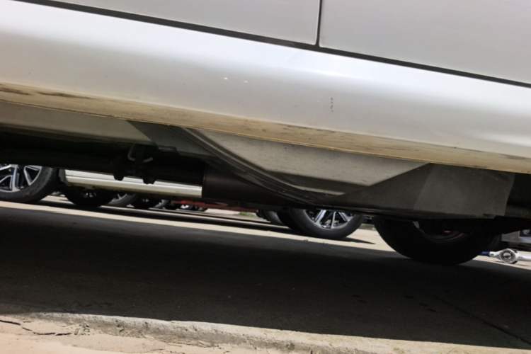 Used Haval H6 2016 Upgraded Model 1.5T Manual Two-Wheel Drive Elite Version Left Side Sill
