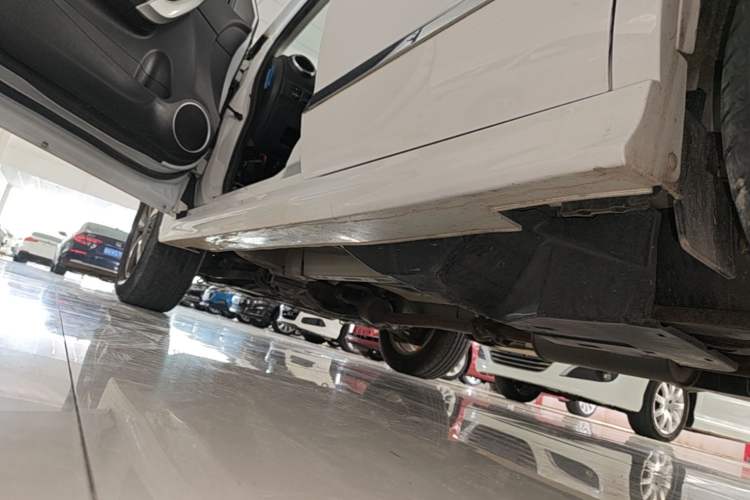 Used Haval H6 2016 Upgraded Model 1.5T Manual Two-Wheel Drive Urban Version Left Side Sill