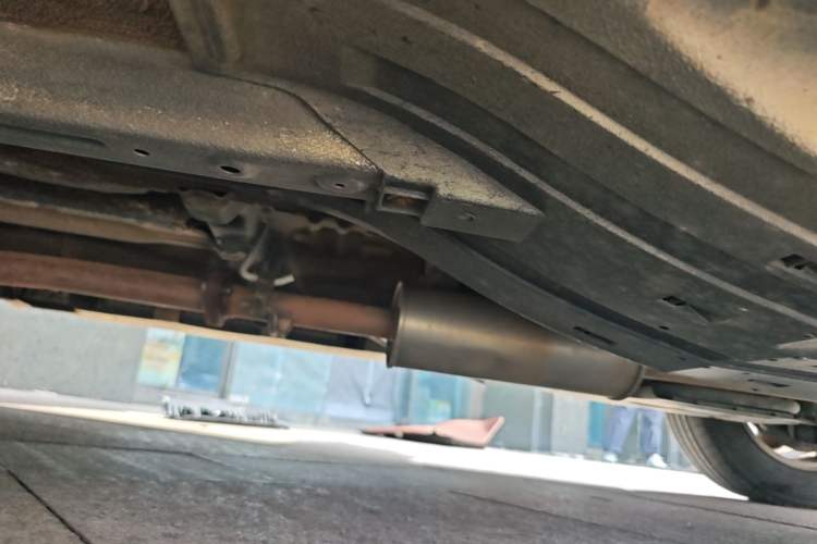 Used Haval H6 2016 Upgraded Model 1.5T Manual Two-Wheel Drive Urban Version Left Side Sill