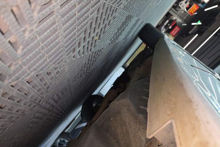 Used Haval H6 2016 Upgraded Model 1.5T Automatic Two-Wheel Drive Elite Version Left Side Sill