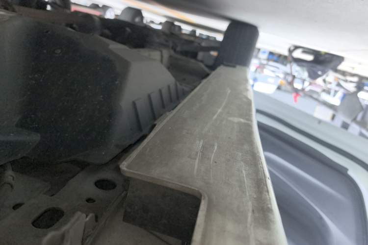 Used Haval H6 2016 Upgraded Model 1.5T Automatic Two-Wheel Drive Elite Version Left Side Sill