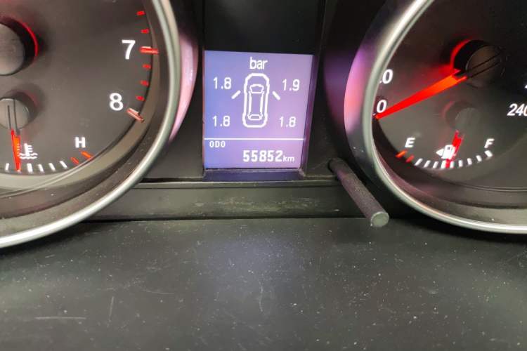 Used Haval H6 2016 Upgraded Model 1.5T Manual Two-Wheel Drive Elite Version Odometer Close Up