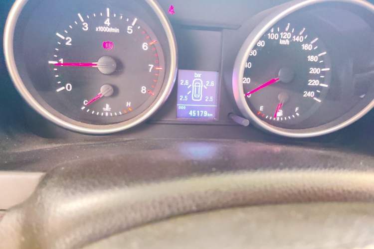 Used Haval H6 2016 Upgraded Model 1.5T Manual Two-Wheel Drive Elite Version Odometer Close Up