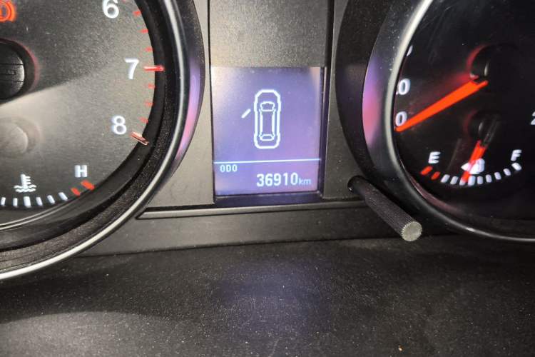Used Haval H6 2016 Upgraded Model 1.5T Manual Two-Wheel Drive Elite Version Odometer Close Up