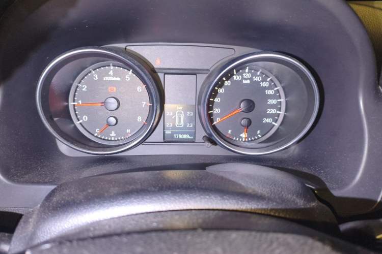 Used Haval H6 2016 Upgraded Model 1.5T Manual Two-Wheel Drive Elite Version Odometer Close Up
